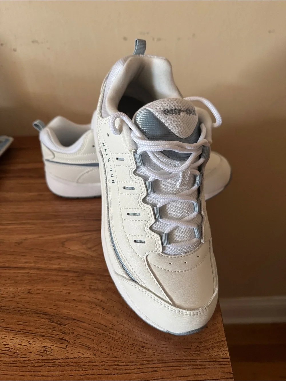 Easy Spirit Walk Run  Women’s White and Light Gray  Sneakers Size 8.5